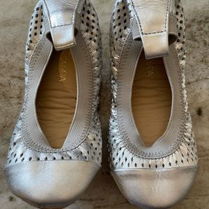 YOSI SAMRRA brand little girl foldable leather ballet flats size 11. Ex. Cond.